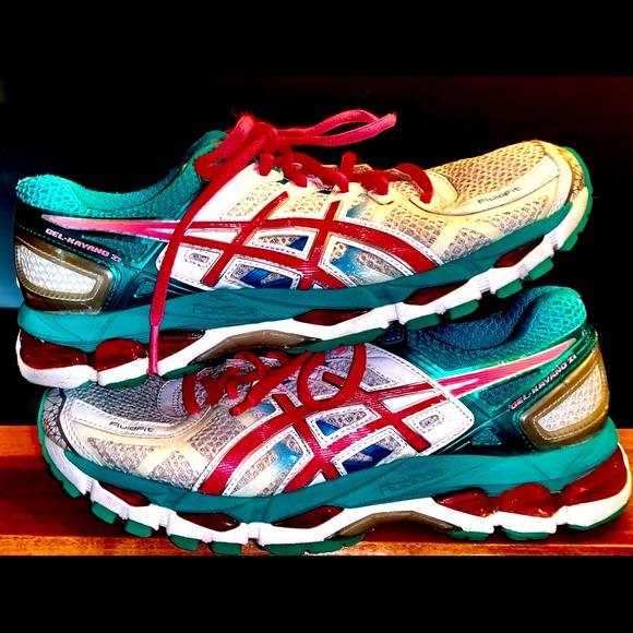 Women’s ASICS gel- kavano21 size 8 - Picture 4 of 8